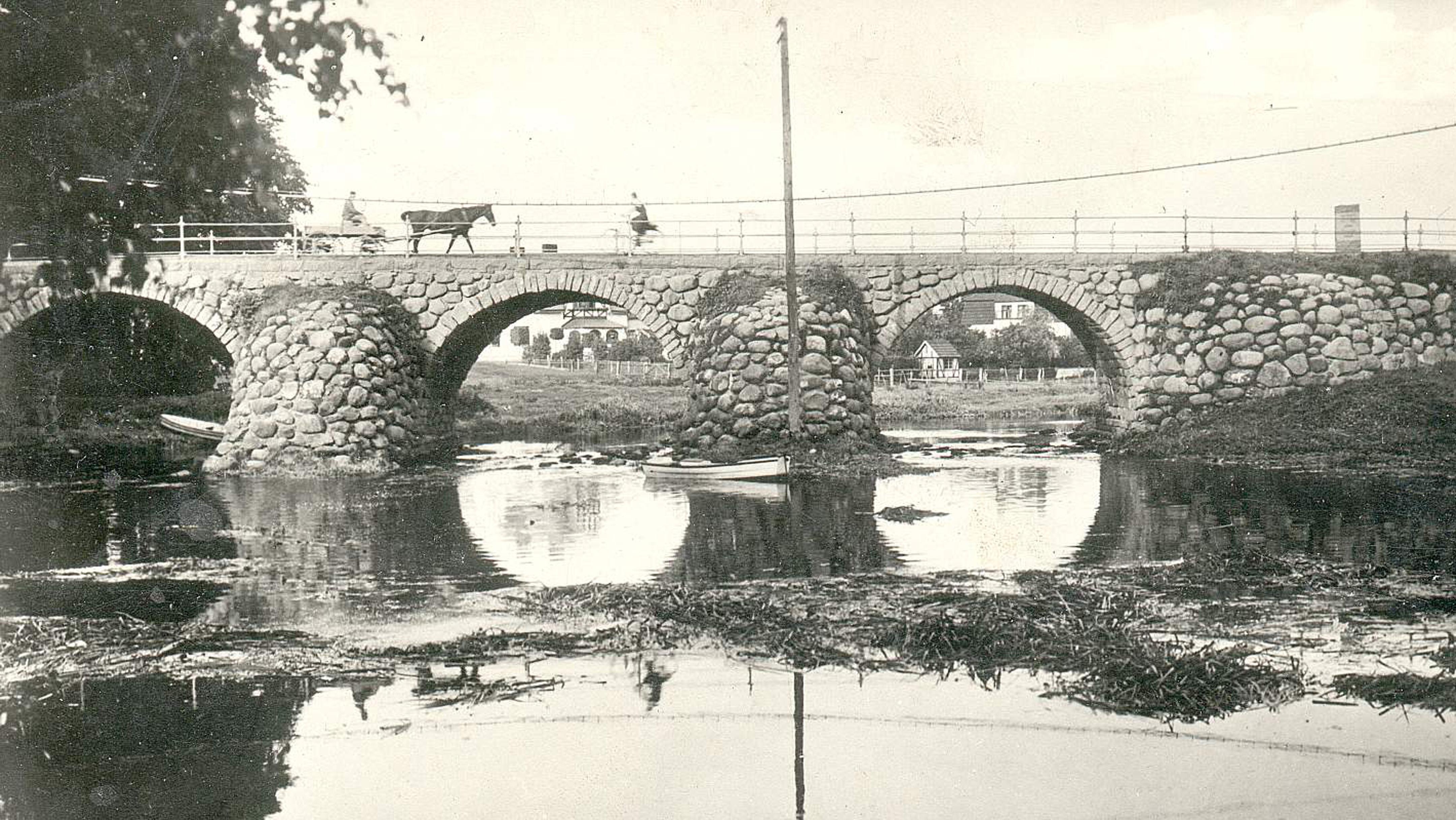 Beskrivning: Gamla bron över kävlingeån